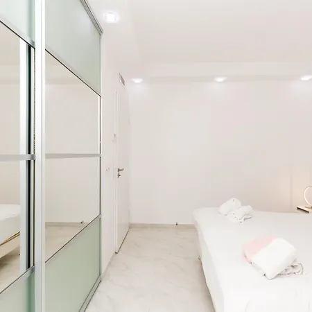 Arletty Apartment *